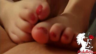 Richelle Rose's Amateur Milf Footjob Teases Huge Cock to Explosive Finish