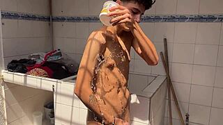 Mi Madrastra Spies on My Shower Then Begs for Taboo Fuck Alone Home