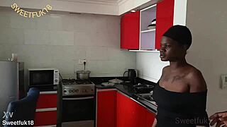 Sexy ebony latina's shaved pussy tempts me while charging phone outdoors