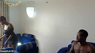 Sexy ebony latina's shaved pussy tempts me while charging phone outdoors