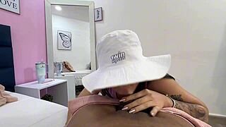 quieres ver como mi padrastro me folla duro en mi habitacion y me llena la cara de leche?