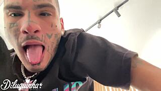 novinha da favela aguenta o penis grande da louca tatuada na bocetinha pequena meiga pov