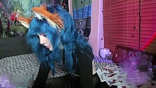 Babe twerks big ass live on cam fingering horny pussy till she cums hard