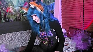 Babe twerks big ass live on cam fingering horny pussy till she cums hard