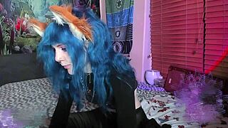 Babe twerks big ass live on cam fingering horny pussy till she cums hard