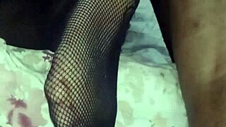 GULOSO CUZINHO DEVORA PAU GROSSO NA PRETA SAFADINHA!