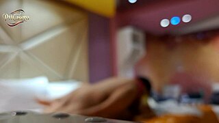 Chibola pendeja cache full en hotel bedroom voyeur homemade flashing couple young passionate sex!