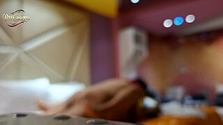 Chibola pendeja cache full en hotel bedroom voyeur homemade flashing couple young passionate sex!