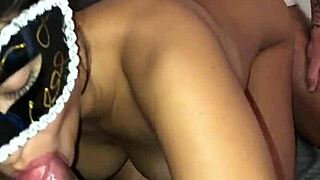 negão pauzudo entrega encomenda e fode a casadinha na frente do corno? quer ver tudo? 😈🍆