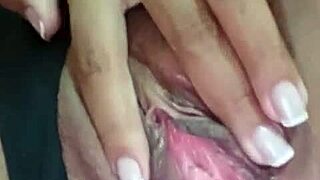 ninfeta fingers her soaked pussy with anal plug till she squirts hard 🔥💦🍑