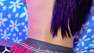 mi novia sumisa se viste como puta de colegio y me la coje duro en casa