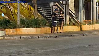 primeira vez branquinha tatuada siliconada fode gostoso com novinho no publico outdoor pov delicia