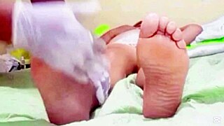 mature foot massage turns into intense pussy licking session