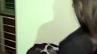 cojiendo a mi vecina colombiana tetona mientras su marido labora rico!