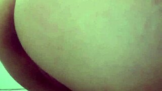 uh meu amigo filmou eu mijando no banheiro do bar