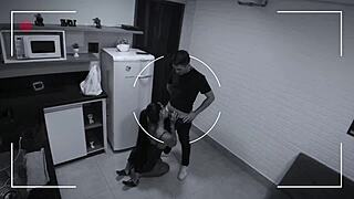 Delivery Paid with Hot Housewife's Body