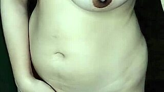 Chubby Indian Bhabhi Reveals Her Huge Natural Tits and Curvy Nude Body