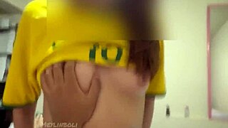 mi amiga latina cachonda me ruega chuparmela despues de su ex!