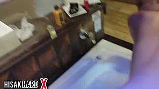 Novinha 18y Bathes in Motel Tub Parts 1 2