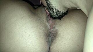 uff que rico mi vagina afeitada se corre con orgasmos intensos cada vez que me chupan el coño delicioso con sexo oral