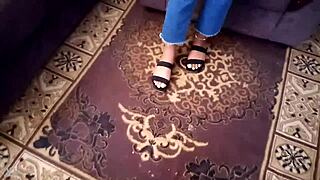 EROTIC MILF GODDESS LICKS SPREADS BARE FEET TOES FOR YOU