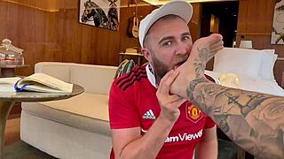 tiago gaúcho indulges brazilian bwc feet fetish with massive cumload protein finish