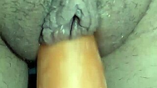 GRETALA SQUIRTS HARD MASTURBATING GROSSA CAROTA!!