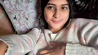 Oh Colombian babe strips and fingers her pussy!