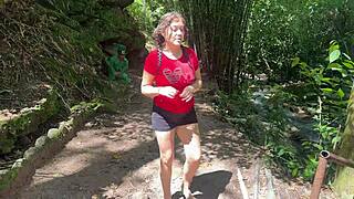 pequeño duende fucks lost latina's big ass for forest help