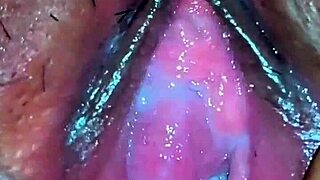 Hot Juicy Pussy Cums While Shaving Her Hairy Beaver