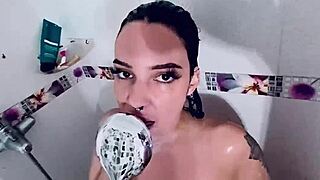 DUCHITA CALIENTE EN CASA DE MI PADRASTRO
