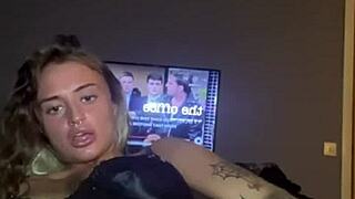 Thick goth loves to fuck herself before parents come