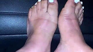 pretty feet tease outdoors in public for you