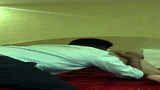 Gimiendo Como Puta En Celo