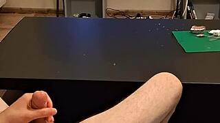 Jerking off and cumming to hot content