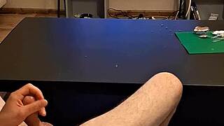 Jerking off and cumming to hot content