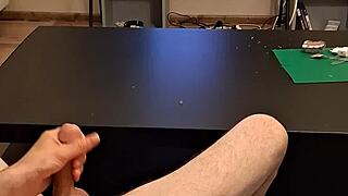 Jerking off and cumming to hot content