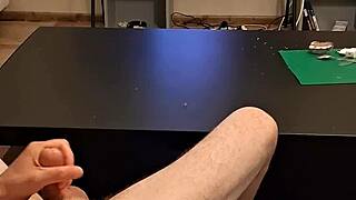 Jerking off and cumming to hot content