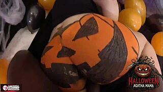 Agatha mama em um bbc fodendo um jack olantern de halloween de uma milf brasileira