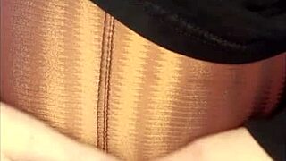 Novinha masturbates tearing skirt after gym workout