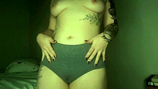 Would you like to jerk off to my camel toe
