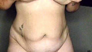 pillada en su habitacion luna se desnuda y juega