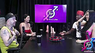Jefao o pauzudo mais famoso do brasil fodeu a karen oliver e monica lima ao vivo durante o topcast