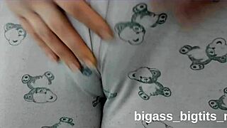 Curvy milf fingers her camel toe in pajamas at home