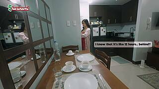 Pinay girlfriend gives morning creampie in Manila