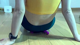 lesbianas guango con juguetes en el coño