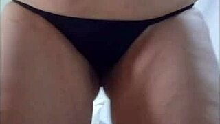 minha madrasta adora se exibir na frente da camera de vigilancia que instalei