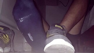 Blue sweaty socks and bare feet get cumshot
