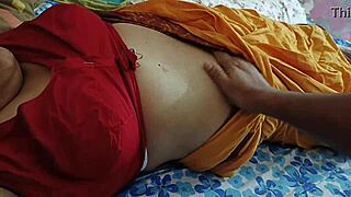 इंडियन हाउसवाइफ लवर से स्टीमी एक्शन के लिए सेड्यूस हुई