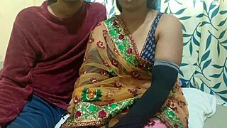 देसि इंडियन सेक्सी बीवी डॉगीस्टाइल में पाउंड हो रही गर्म स्टेमी चुदाई में